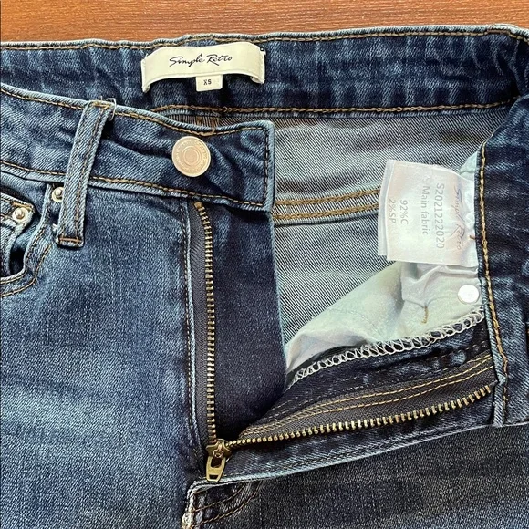 Simple Retro High Rise Blue Jeans - Picture 4 of 5